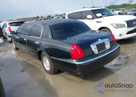 2000 Lincoln Town Car Executive from USA, damaged, VIN 1LJFM81W3YY893971